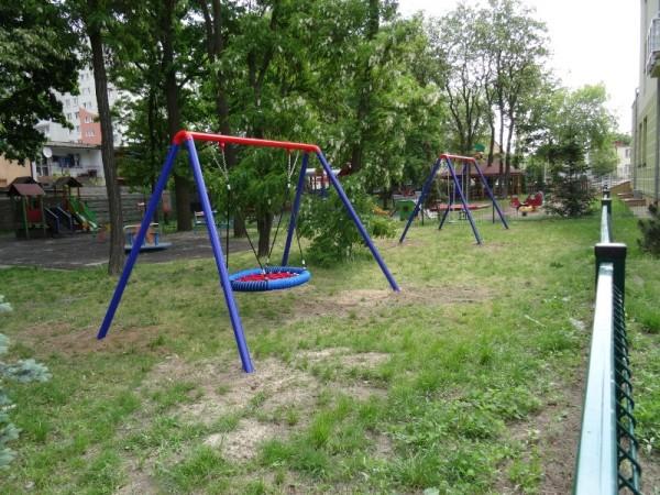 chustawka-na-placu-zabaw